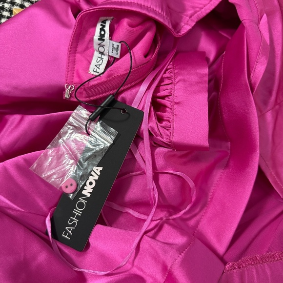 Fashion Nova Genesis Ruffle Satin Maxi Dress Pink Fuchsia Size Small NWT - Picture 4 of 8